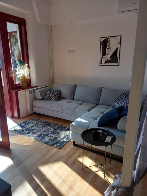 Center, Peaceful, With Free Parking Apartment *