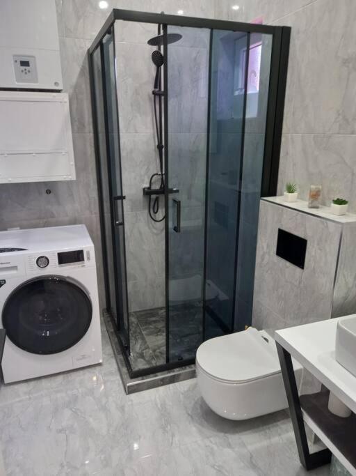 Center, Peaceful, With Free Parking Apartment